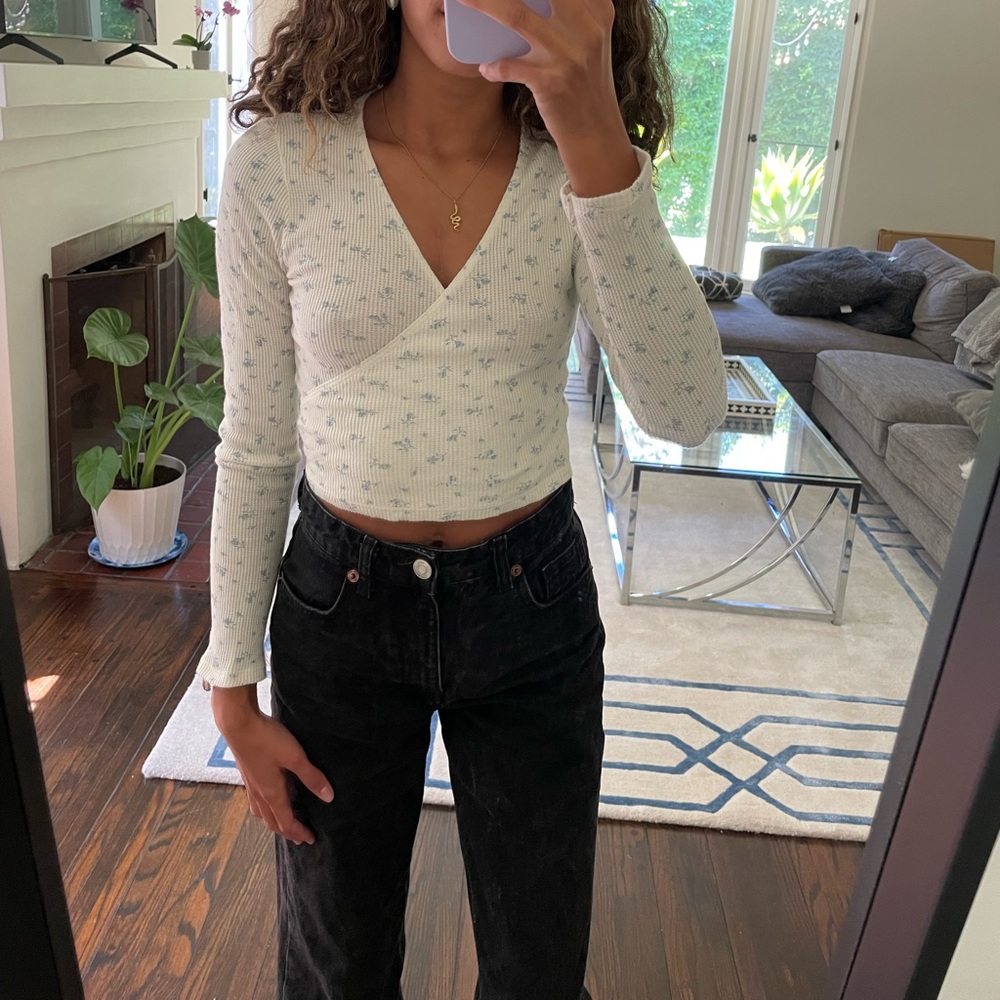Brandy Melville long sleeve shirt that ties in the back